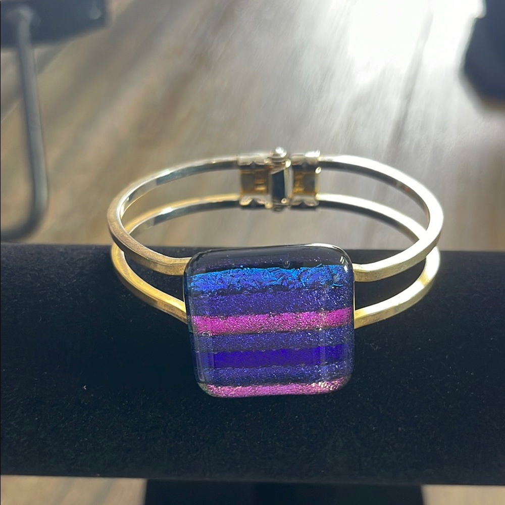 Vintage Gold Tone Bracelet with Multicolor Glass Accent